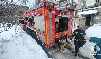 Трое человек спасены и восемь эвакуированы из пожара в тульской пятиэтажке