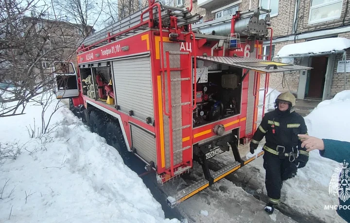 Трое человек спасены и восемь эвакуированы из пожара в тульской пятиэтажке