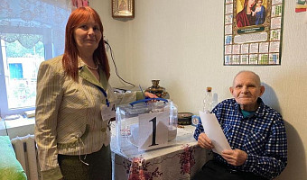 На выборах в Тульской области проголосовал 106-летний ветеран