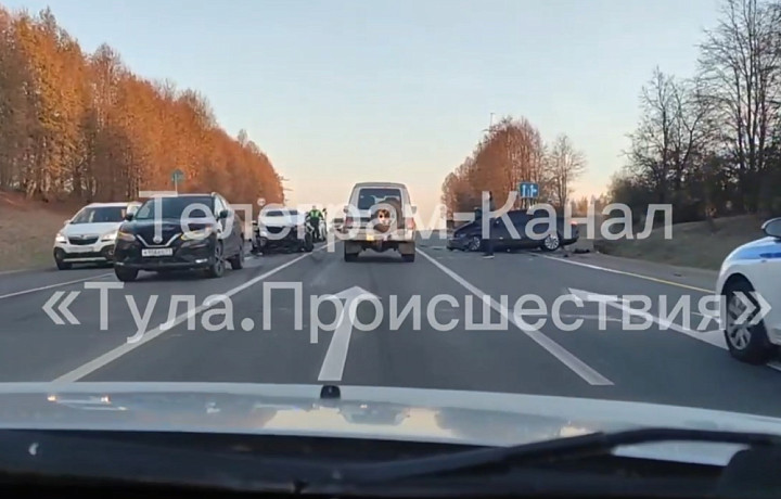 ﻿Рядом с селом Маслово в сторону Тулы случилось лобовое ДТП