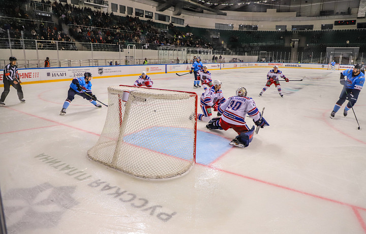 Тульская хоккейная команда АКМ выиграла в матче с «Соколом»