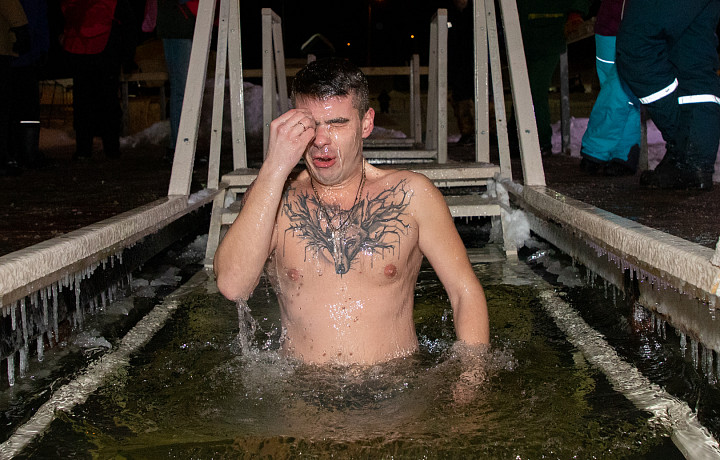 В тульском Роспотребнадзоре рассказали, кому не следует участвовать в Крещенских купаниях