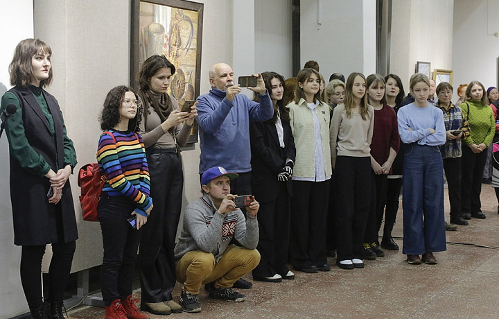 В Выставочном зале Тулы открылась выставка картин Виктора Багрова