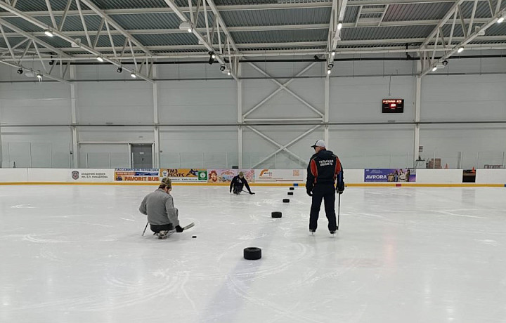 ﻿В Туле состоялась первая тренировка по следж-хоккею для ветеранов спецоперации