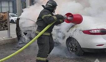 В Туле во время пожара в автомобиле пострадал водитель