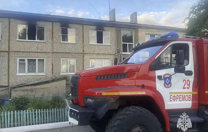 В деревне Заречье Ефремова огнеборцы спасли из пожара двух человек