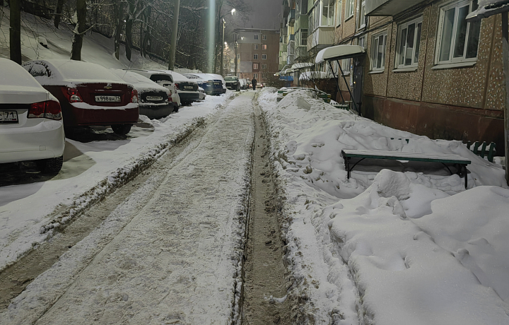 Спустя полторы недели после снегопада жители Тулы жалуются на нерасчищенные дворы