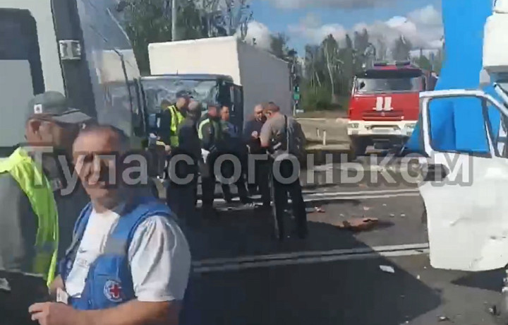 На трассе М-4 «Дон» в Богородицком районе столкнулись две газели и фура