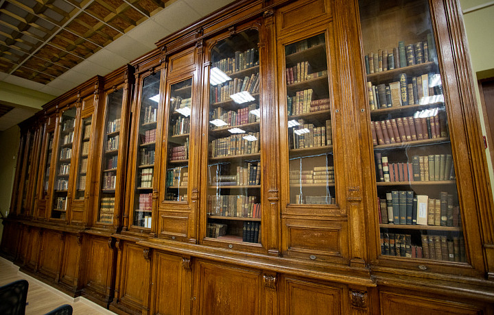 «Ох уж этот божественный запах книги»: как выглядят современные библиотеки и насколько они сейчас востребованы