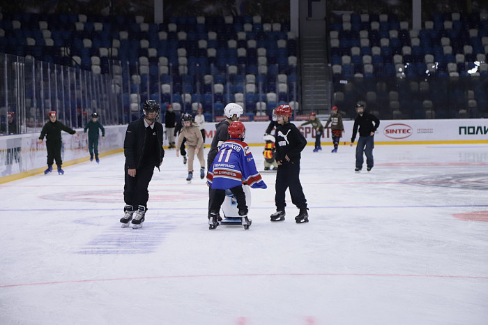 Сходил на бесплатные занятия и влюбился в лед: как тульских школьников учат кататься на коньках – фоторепортаж