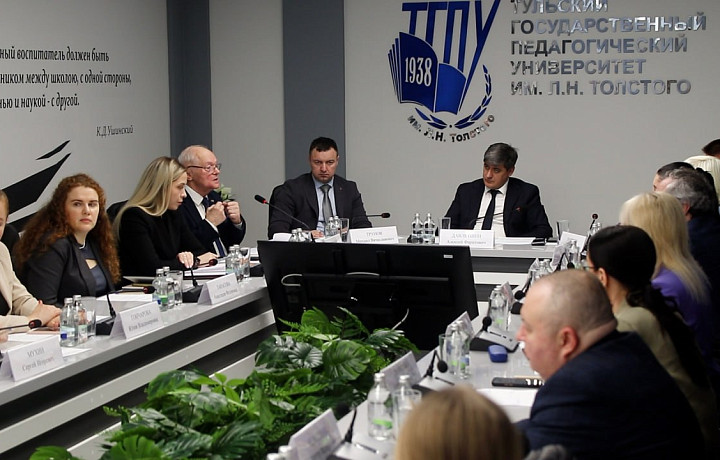 Аналог «пушкинских карт» и подготовка кадров в ТГПУ: в Туле обсудили предложения по развитию адаптивного спорта