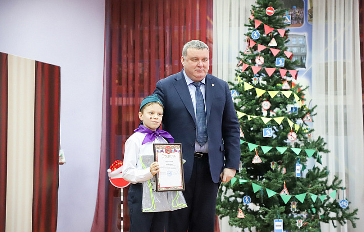 В Туле Илья Беспалов вручил награды победителям конкурса «Безопасная дорога»