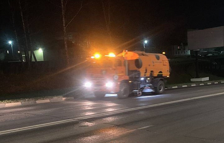 В администрации Тулы провели уборку на десятках улиц 19 апреля