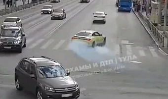 Водителя зеленого BMW, устроившего дрифт в Туле, нашли и оштрафовали