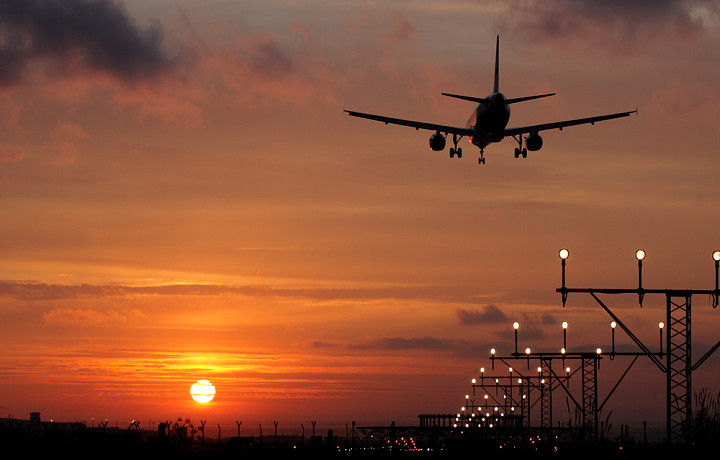 ﻿В России просят проверить резкий рост цен на авиабилеты