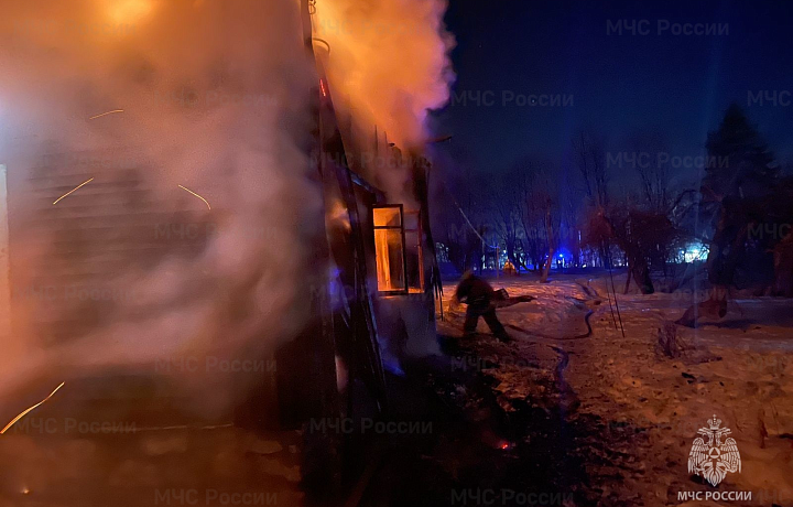 В деревне Вишенки Заокского района сгорел жилой дом: один человек получил ожог