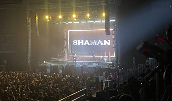 Чаевые, вкус детства, хейтеры и снова микрофон в кожаных штанах: как в Туле прошел концерт Шамана