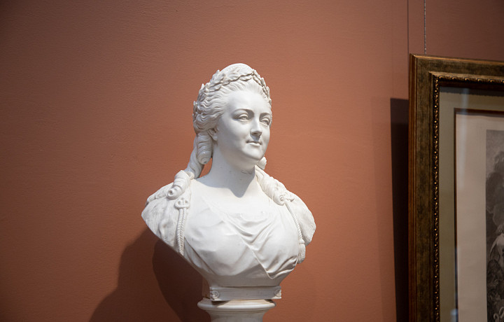 Эй, руками трогать нельзя! С какого возраста стоит приводить детей на выставки, спектакли и мастер-классы?