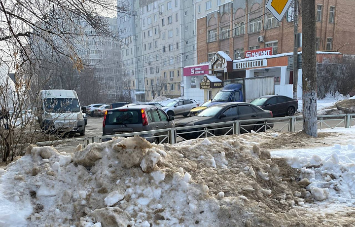 В Туле на улице Перекопской столкнулись две легковушки