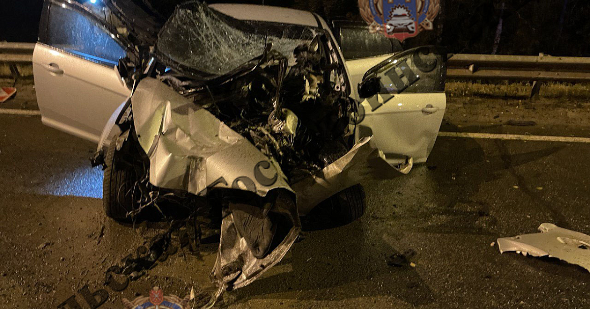 Водитель Ford Focus врезался в отбойник и погиб на месте ДТП в ...