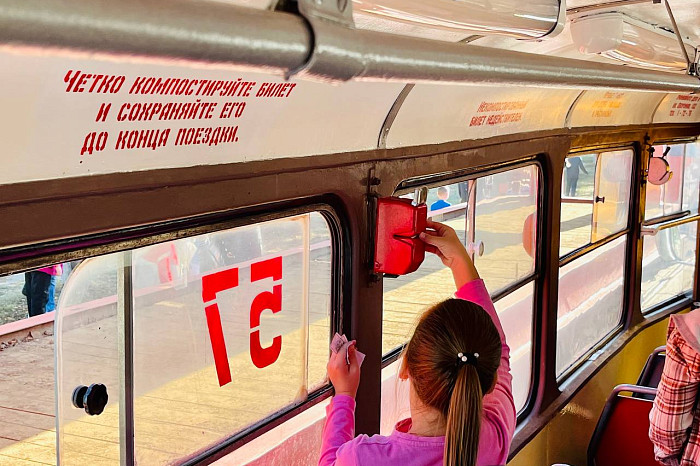 Трамвайный перезвон и компостеры: в Туле проходит выставка трамваев разных лет