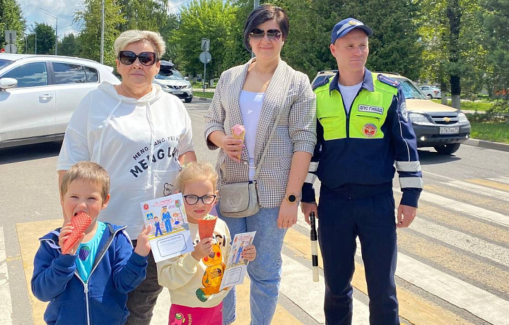 Жителям Новомосковска объяснили правила дорожного движения