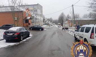 Иномарка сбила 75-летнюю женщину в тульском посёлке Чернь при движении задним ходом