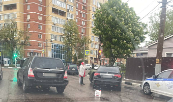 На перекрестке улиц Первомайской и Дмитрия Ульянова в Туле произошло ДТП