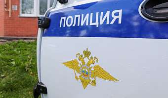 Житель Богородицка бросил в голову сотруднице почты бутылку «Старейшины»