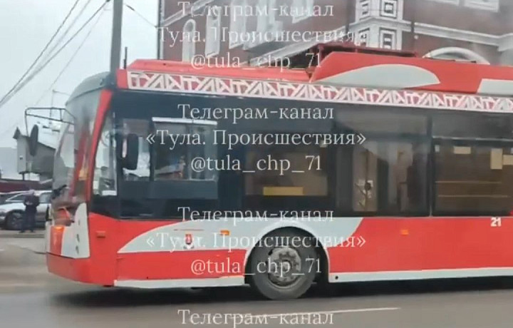 В Туле из-за короткого замыкания задымился троллейбус