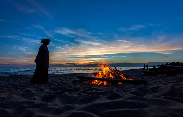 Иван Купала 2022: история, традиции и магия праздника, зачем нужно купаться и искать цветущий папоротник