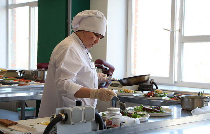В Тульской области выбрали лучшую школьную столовую и повара детского питания