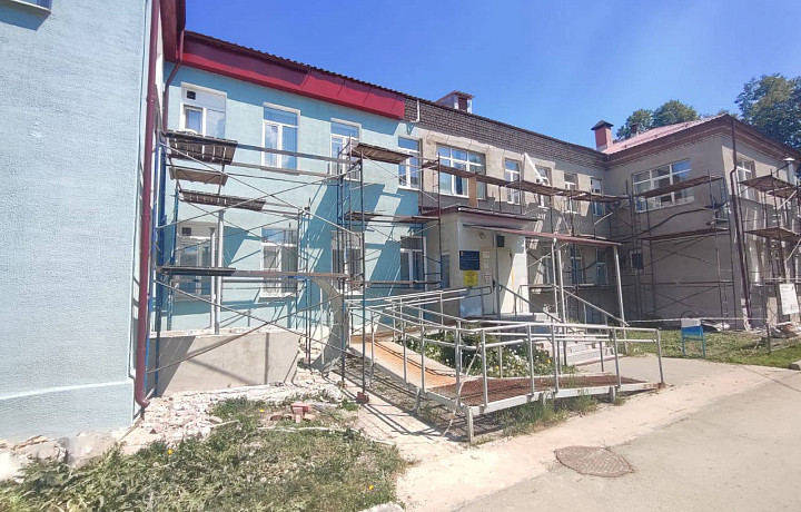 В Ясногорске проведут ремонт фасада поликлиники