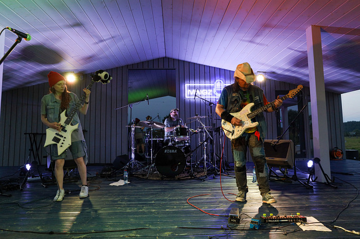 Фоторепортаж: как проходит MaxiCamp от радио Maximum и ГК Медиа Траст