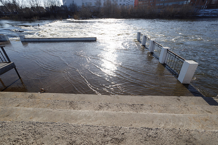 Пролетарская набережная в Туле вот-вот уйдет под воду: пик паводка возможен уже на следующей неделе