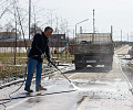 Пролетарская набережная Тулы после «большой воды»: грязь, мусор, коряги – уборка уже идет