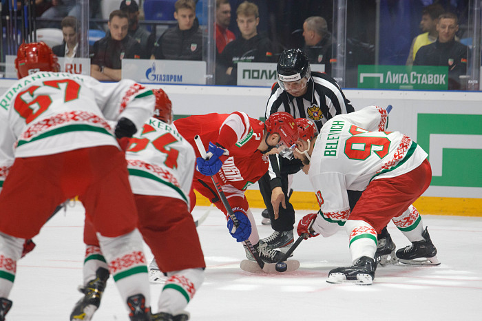 Фоторепортаж: как прошел матч между национальными сборными России и Беларуси