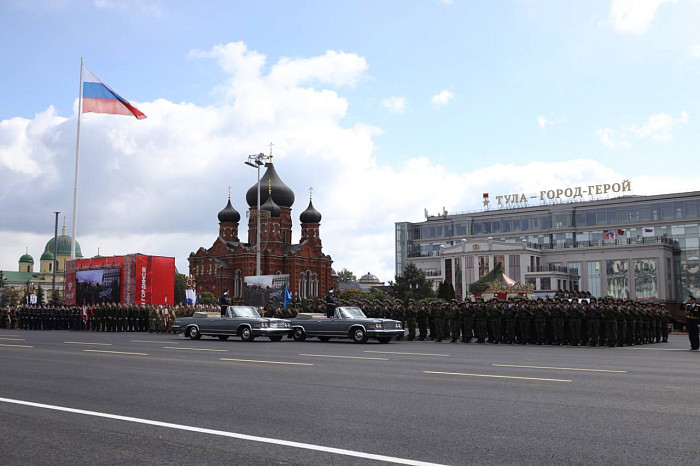 На площади Ленина в Туле прошел Парад Победы: фоторепортаж