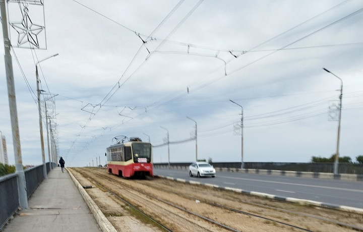 На Павшинском мосту в Туле сломался трамвай