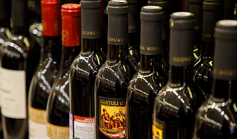 Запрет на дистанционную продажу вина предложили снять в России