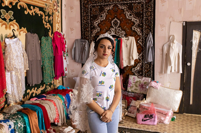 Молодожены-подростки и пир горой: как в тульском Плеханово отмечают цыганские свадьбы