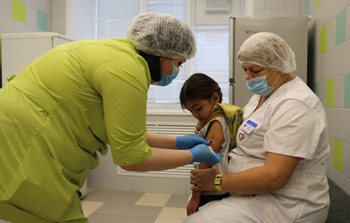 В Новомосковске начался основной этап вакцинации детей от гриппа