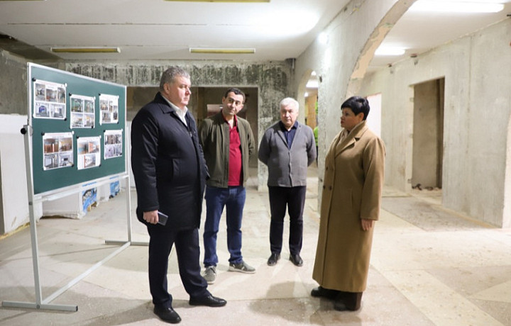 Илья Беспалов проинспектировал ход ремонта Лицея искусств в Туле