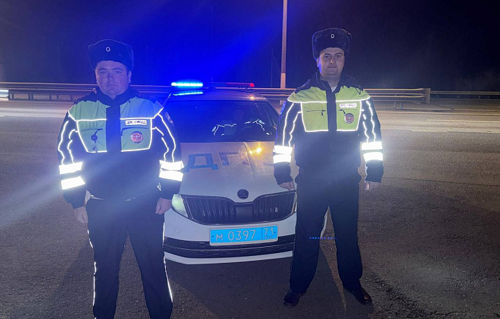 Сотрудники тульской Госавтоинспекции оказали помощь пассажирам автобуса, сломавшегося на трассе М-4