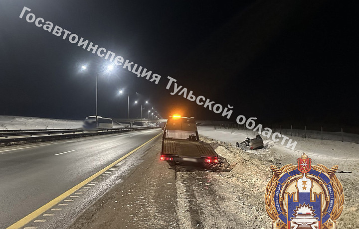 На трассе М-4 в Воловском районе перевернулся Volkswagen Polo