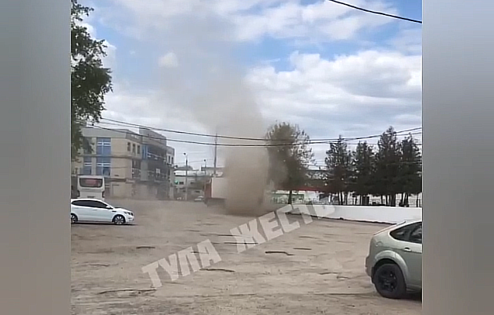 В тульском Скуратово заметили пылевое торнадо