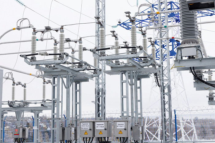 Дюмину и гендиректору «Россетей» Рюмину показали новый питающий центр в Туле