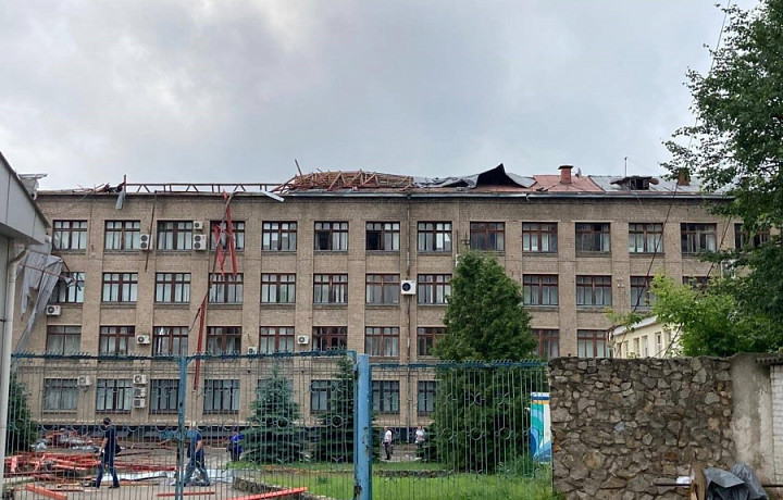 У Алексинского завода тяжелой промышленной арматуры снесло крышу из-за непогоды