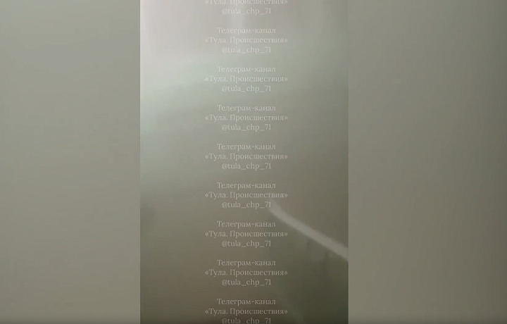 На Красноармейском проспекте в Туле подъезд заливает кипятком из-за прорвавшейся трубы