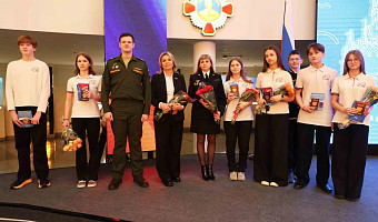 40 юным жителям Тульской области вручили первые паспорта в Музее оружия